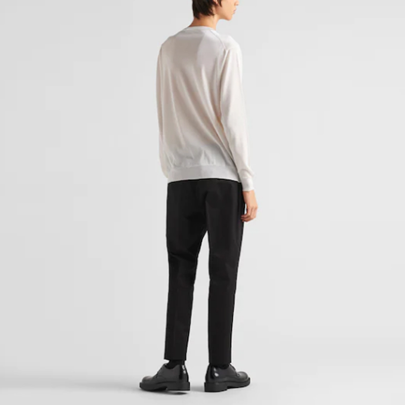 Shop PRADA SS23  Black Casual Pants with Rear Logo Patch. UP0223-1CMO-F0002-S-231