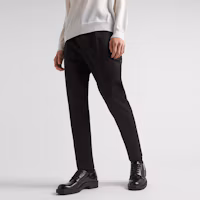 Purchase プラダ SS23 ブラックカジュアルパンツ リアロゴパッチ付き UP0223-1CMO-F0002-S-231