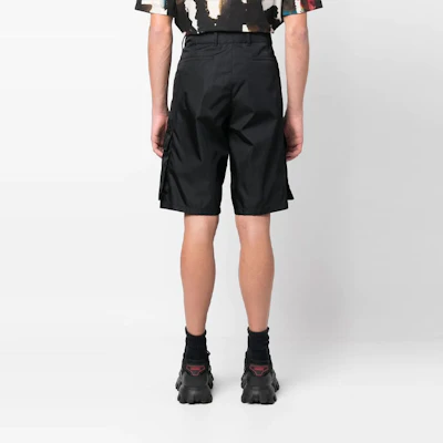 PRADA SS23 Pantalones Cortos Negros con Logo Triangular. SPH244-1WQ8-F0002-S-231 Shop PRADA SS23 Pantalones Cortos Negros con Logo Triangular. SPH244-1WQ8-F0002-S-231