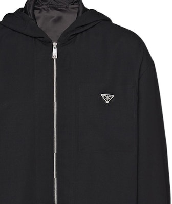 普拉达SS23黑色徽章贴布长袖拉链连帽外套夹克. SGC195-11A6-F0002-S-231 Purchase 普拉达SS23黑色徽章贴布长袖拉链连帽外套夹克. SGC195-11A6-F0002-S-231