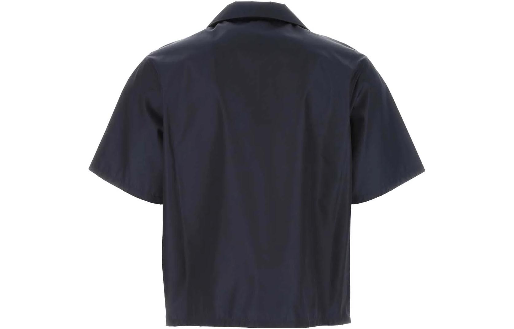 Lookbook 프라다 SS23 블루 반팔 로고 셔츠 UV 보호. SC637-1WQ8-F0SVF-S-231