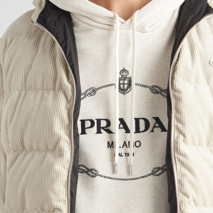 Purchase 普拉达SS23天然连帽衫，印花标志，长袖设计。 UJL24B-13IQ-F0018-S-232