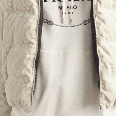 普拉达SS23天然连帽衫,印花标志,长袖设计。 UJL24B-13IQ-F0018-S-232 Details for 普拉达SS23天然连帽衫,印花标志,长袖设计。 UJL24B-13IQ-F0018-S-232