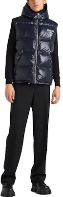 普拉达 SS23 海军蓝无袖连帽拉链马甲 SGC090-11A9-F0SVF-S-222 Lookbook 普拉达 SS23 海军蓝无袖连帽拉链马甲 SGC090-11A9-F0SVF-S-222