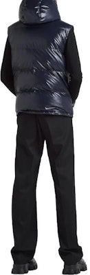 普拉达 SS23 海军蓝无袖连帽拉链马甲 SGC090-11A9-F0SVF-S-222 Shop 普拉达 SS23 海军蓝无袖连帽拉链马甲 SGC090-11A9-F0SVF-S-222