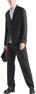 PRADA SS23 Blazer Kasual Warna Polos Single-Breasted. UGM186-1P3Z-F0002 Lookbook PRADA SS23 Blazer Kasual Warna Polos Single-Breasted. UGM186-1P3Z-F0002