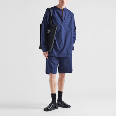 프라다 SS23 솔리드 컬러 코튼 버뮤다 반바지 블루 SPH282-12U4-F0008-S-231 Lookbook 프라다 SS23 솔리드 컬러 코튼 버뮤다 반바지 블루 SPH282-12U4-F0008-S-231