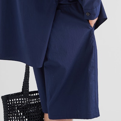 프라다 SS23 솔리드 컬러 코튼 버뮤다 반바지 블루 SPH282-12U4-F0008-S-231 Details for 프라다 SS23 솔리드 컬러 코튼 버뮤다 반바지 블루 SPH282-12U4-F0008-S-231