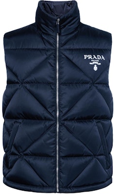 PRADA SS23 Rompi Puffer Warna Polos dengan Cetakan Huruf Resleting. SGC115-1WQ8-F0SVF-S-202 Buy PRADA SS23 Rompi Puffer Warna Polos dengan Cetakan Huruf Resleting. SGC115-1WQ8-F0SVF-S-202