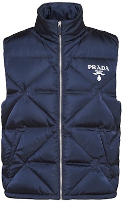 PRADA SS23 Rompi Puffer Warna Polos dengan Cetakan Huruf Resleting. SGC115-1WQ8-F0SVF-S-202 Order PRADA SS23 Rompi Puffer Warna Polos dengan Cetakan Huruf Resleting. SGC115-1WQ8-F0SVF-S-202
