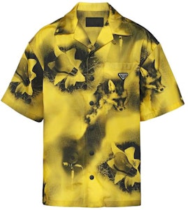 프라다 SS23 노란색 로고 프린트 UV 차단 반팔 셔츠. SC513-11P1-F0010-S-202 Order 프라다 SS23 노란색 로고 프린트 UV 차단 반팔 셔츠. SC513-11P1-F0010-S-202