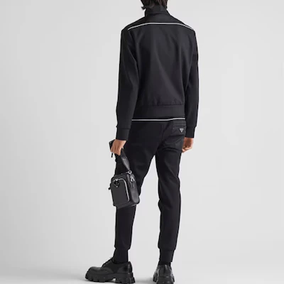 Prada SS23 黑色純色琺瑯標誌立領夾克 UJL57A-118V-F0967-S-231 Shop Prada SS23 黑色純色琺瑯標誌立領夾克 UJL57A-118V-F0967-S-231