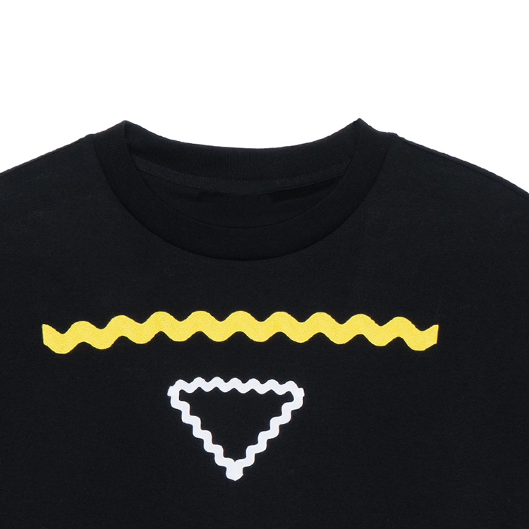 Sizing PRADA SS23 三角標誌印花黑色休閒T恤 時尚款式。 UJN847-12VV-F0002-S-231