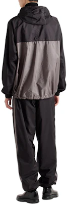 プラダ SS24 ブラック ストライプ パッチワーク リラックスフィット ジョガーパンツ. SPH442-1WQ9-F0N5A-S-OOO Shop プラダ SS24 ブラック ストライプ パッチワーク リラックスフィット ジョガーパンツ. SPH442-1WQ9-F0N5A-S-OOO