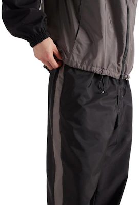 プラダ SS24 ブラック ストライプ パッチワーク リラックスフィット ジョガーパンツ. SPH442-1WQ9-F0N5A-S-OOO Purchase プラダ SS24 ブラック ストライプ パッチワーク リラックスフィット ジョガーパンツ. SPH442-1WQ9-F0N5A-S-OOO