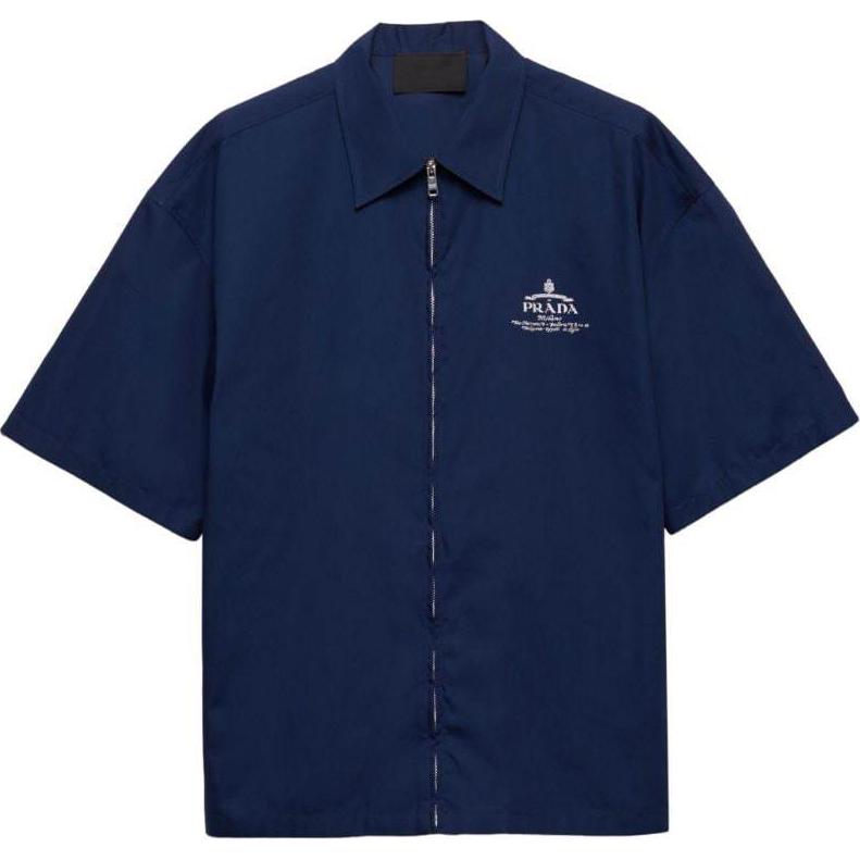 Order 프라다 SS24 블루 로고 프린트 반팔 지퍼 셔츠. SC781-1480-F0216-S-OOO