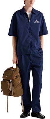 프라다 SS24 블루 로고 프린트 반팔 지퍼 셔츠. SC781-1480-F0216-S-OOO Lookbook 프라다 SS24 블루 로고 프린트 반팔 지퍼 셔츠. SC781-1480-F0216-S-OOO