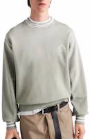 Shop PRADA SS24 綠色條紋標誌印花圓領長袖運動衫。 UJL69B-15CA-F0AQI-S-OOO
