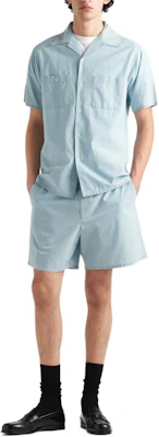 PRADA SS24 Celana Pendek Kasual Rendah Berwarna Biru Langit dengan Resleting GEP377-14J5-F0BAU-S-OOO Lookbook PRADA SS24 Celana Pendek Kasual Rendah Berwarna Biru Langit dengan Resleting GEP377-14J5-F0BAU-S-OOO