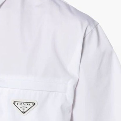 PRADA SS24 白色棉質短袖襯衫附標誌。 UCS503-1XV2-F0009-S-OOO Sizing PRADA SS24 白色棉質短袖襯衫附標誌。 UCS503-1XV2-F0009-S-OOO