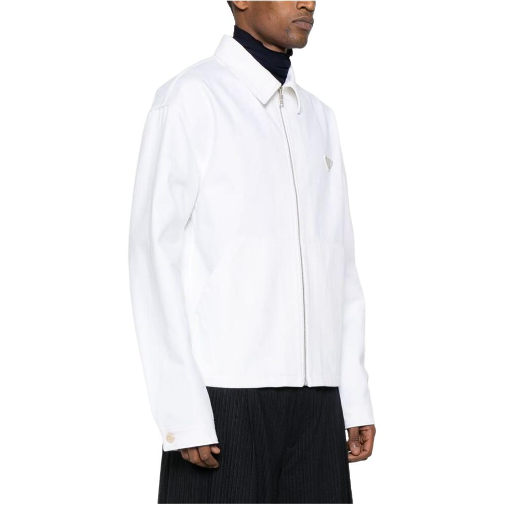 Lookbook PRADA SS24 Jaket Kasual Putih Logo Patch Resleting. GEB258-1ZFB-F01CD-S-OOO