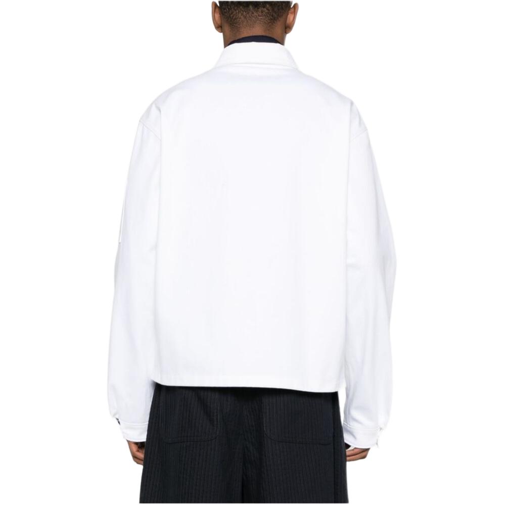 Shop PRADA SS24 Jaket Kasual Putih Logo Patch Resleting. GEB258-1ZFB-F01CD-S-OOO