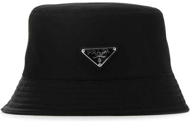 Sombrero Tipo Cubo Negro de Nylon PRADA Logo Triángulo Unisex Estilo Pareja. 1HC1372DMI-F0002 Order Sombrero Tipo Cubo Negro de Nylon PRADA Logo Triángulo Unisex Estilo Pareja. 1HC1372DMI-F0002