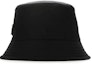 Lookbook Sombrero Tipo Cubo Negro de Nylon PRADA Logo Triángulo Unisex Estilo Pareja. 1HC1372DMI-F0002