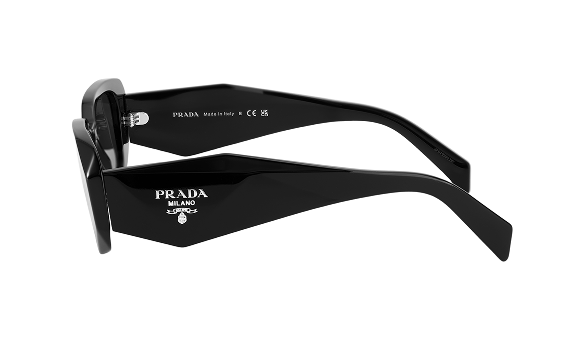 Shop PRADA 男女黑色不規則板材墨鏡 休閒風格 SPR17W-E1AB-F05S0-C-049