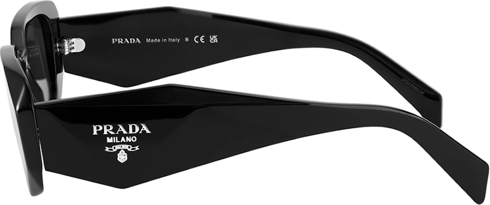 PRADA 男女黑色不規則板材墨鏡 休閒風格 SPR17W-E1AB-F05S0-C-049 Shop PRADA 男女黑色不規則板材墨鏡 休閒風格 SPR17W-E1AB-F05S0-C-049