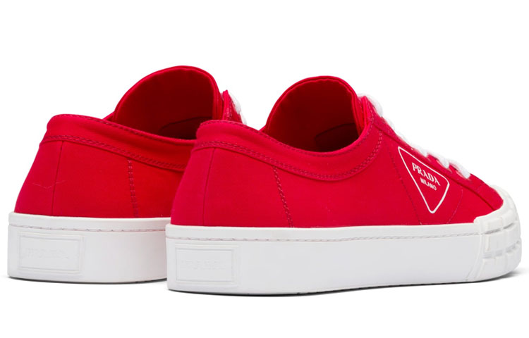 Lookbook PRADA 普拉達 Wheel 華達呢運動鞋 紅色