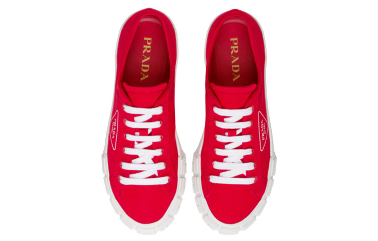 Shop PRADA 普拉達 Wheel 華達呢運動鞋 紅色