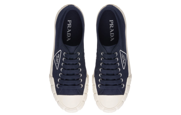 Shop PRADA 普拉達 Wheel Vulcanizzato 織物 低幫時尚板鞋 藍色