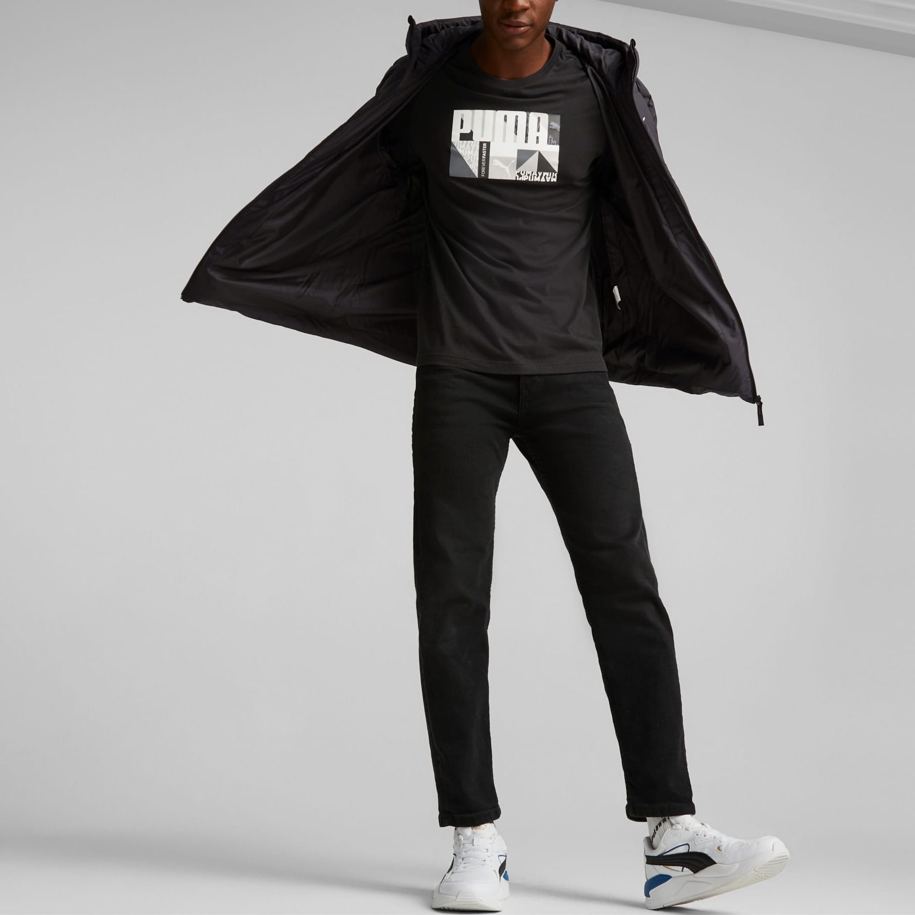 Shop PUMA纯色连帽外套黑色休闲服夹克. 849987-01