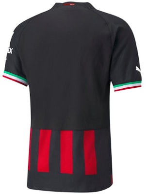 PUMA Baju Retro Bola Sepak Berjalur dengan Cetakan Huruf. 765821-01 Lookbook PUMA Baju Retro Bola Sepak Berjalur dengan Cetakan Huruf. 765821-01