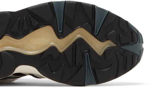 Puma Blaze of Glory Premium 'Hitam Putih' 383526-03 Purchase Puma Blaze of Glory Premium 'Hitam Putih' 383526-03