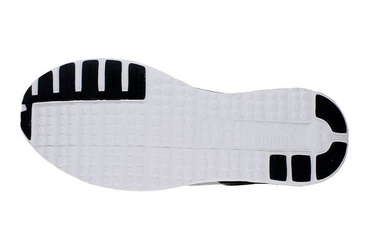 Lookbook プーマ Carson Runner 黒/銀 357482-03