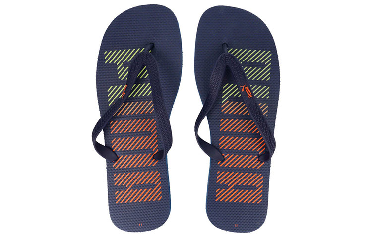 Shop Puma初始翻轉線性藍人字拖