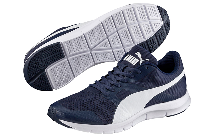 Shop Puma Flexracer 女款 藍白 低筒運動鞋