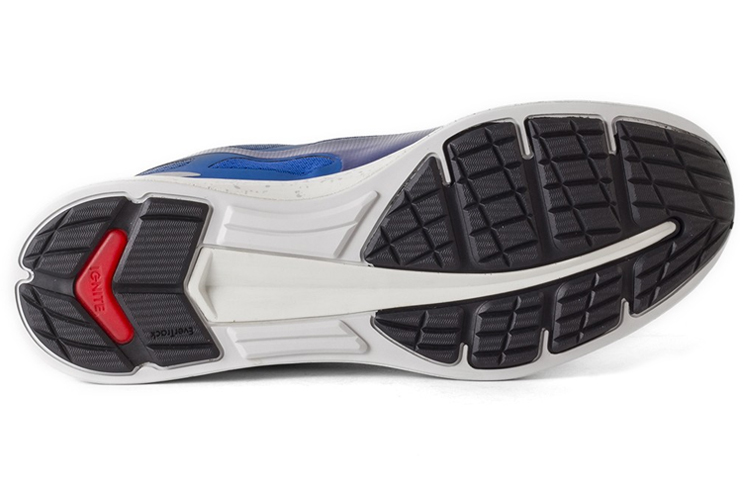 Shop 彪馬 Ignite Fast Forward 耐磨防滑 低幫運動鞋 藍色