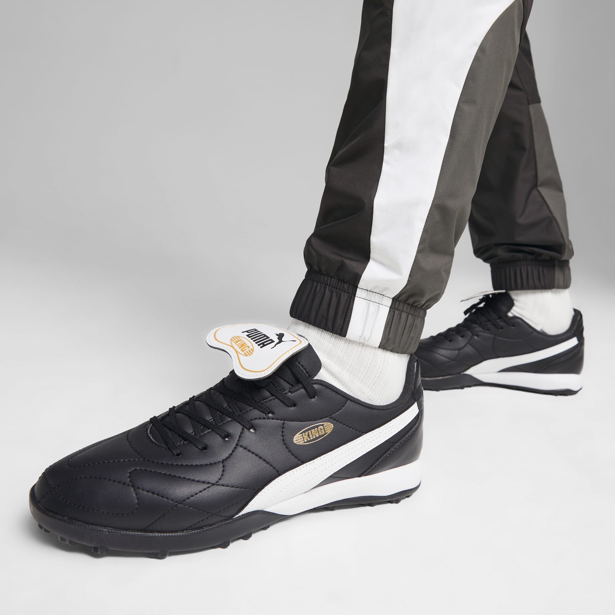 Lookbook Sepatu Latihan Sepak Bola Puma King Top TT 107417-01