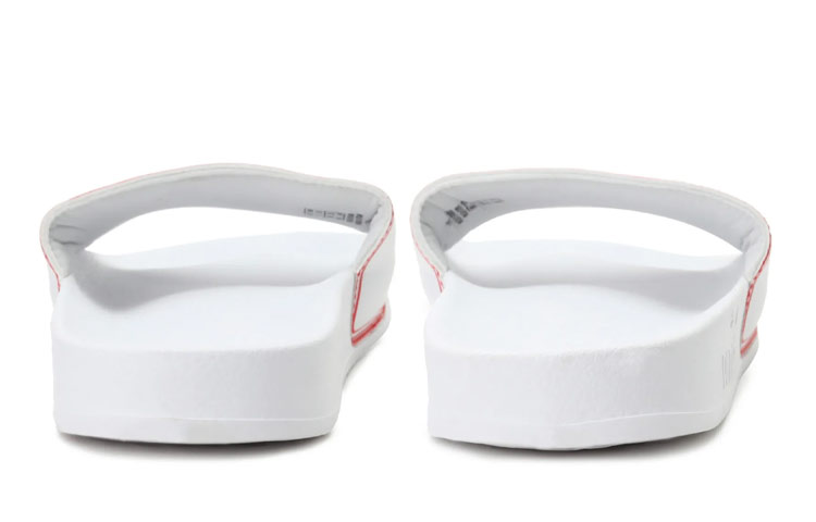 Shop Puma Leadcat 軟底運動拖鞋 白紅