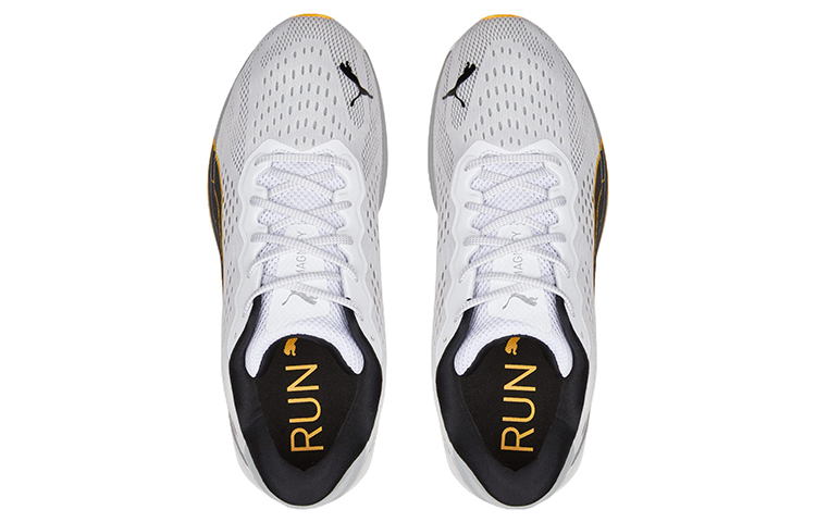 Shop Puma Magnify Nitro Surge 低筒跑步鞋 灰黑黃