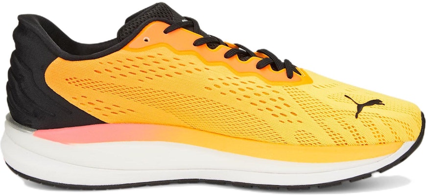 Puma Magnify NITRO Surge 低筒跑步鞋 黃黑色 Order Puma Magnify NITRO Surge 低筒跑步鞋 黃黑色