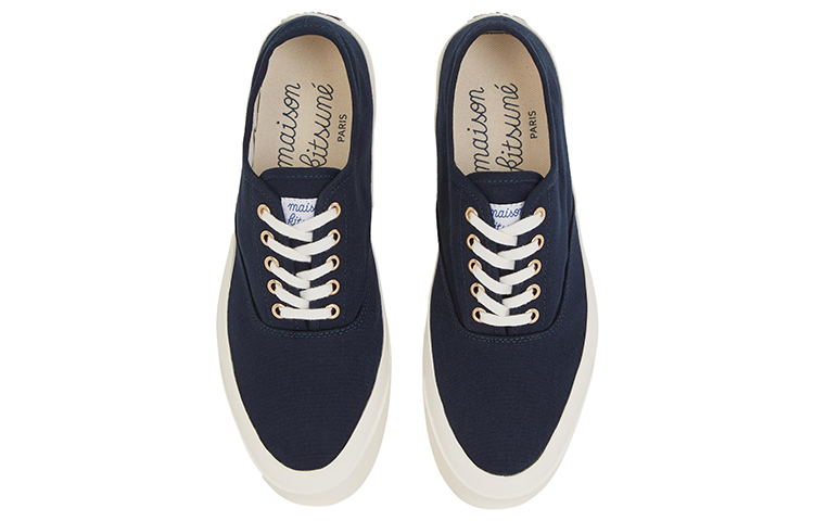 Shop Maison Kitsune 帆布 低帮繫帶 時尚板鞋 男女同款 海軍藍