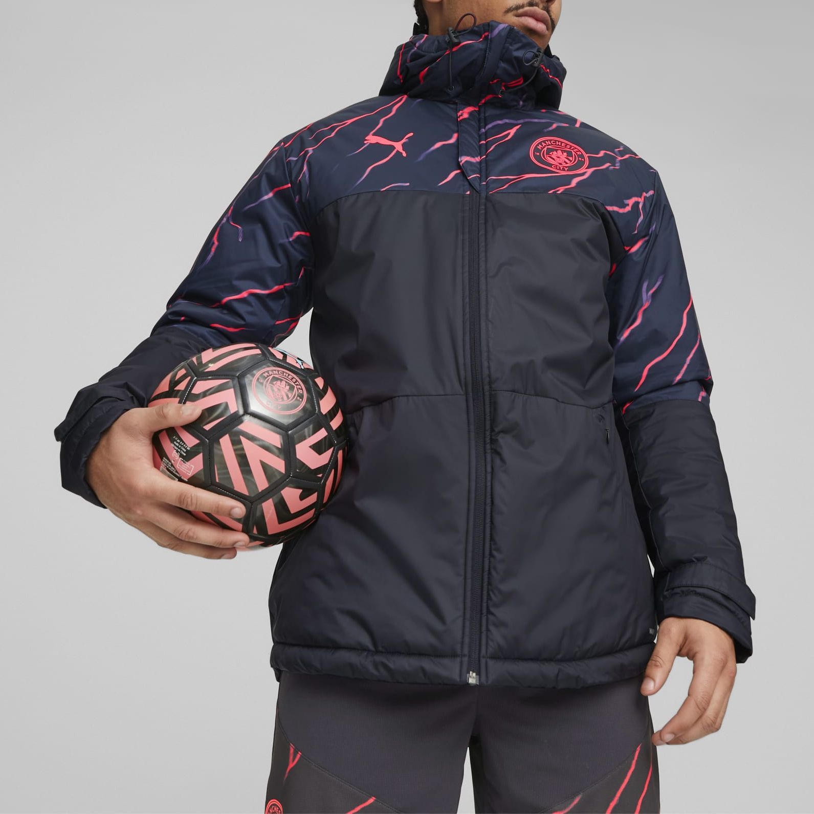 Shop Puma 曼城冬季足球外套 男款 深海軍藍 連帽全拉鏈外套 772873-18