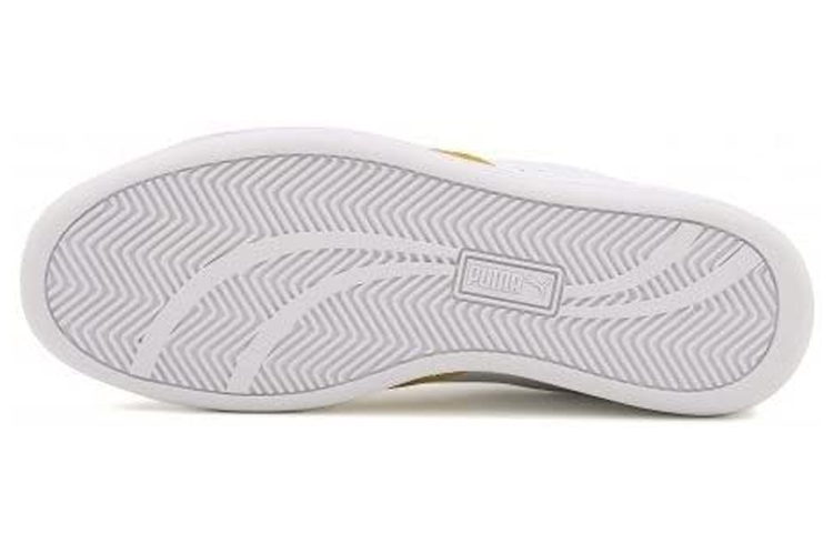 Shop Puma Match 74 透氣輕便低筒休閒板鞋 白黃