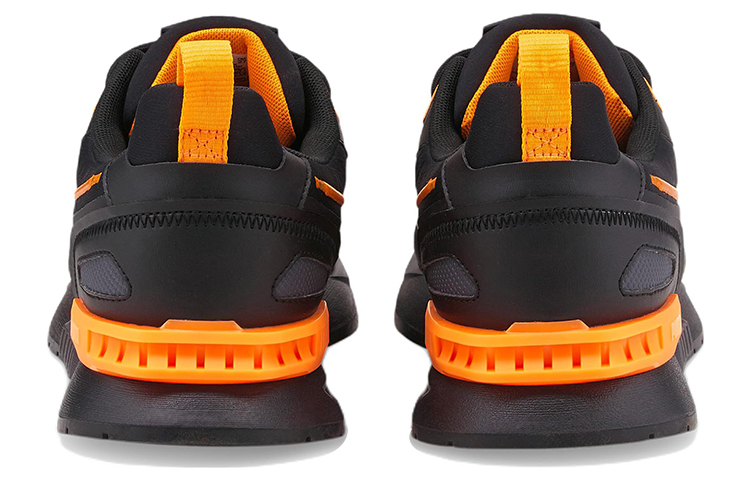Shop Puma Mirage Tech Ripstop 黑色运动鞋 381673-01