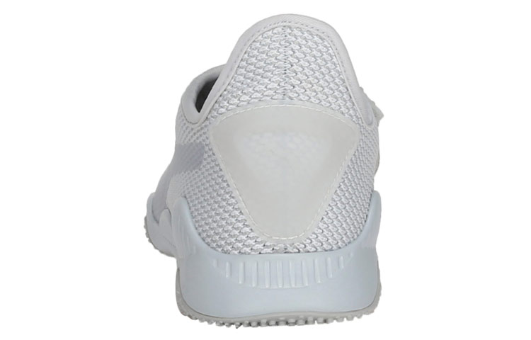 Shop Puma Mostro Breathe 運動風跑鞋 白色