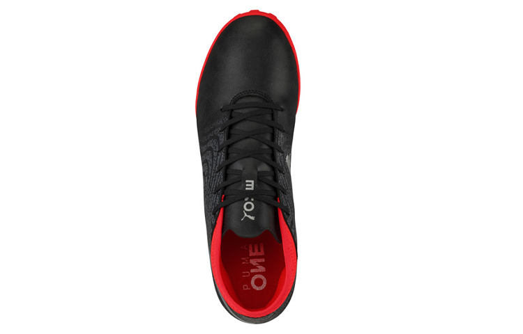 Lookbook Puma One 18.4 TT Schwarz/Rot 104561-01